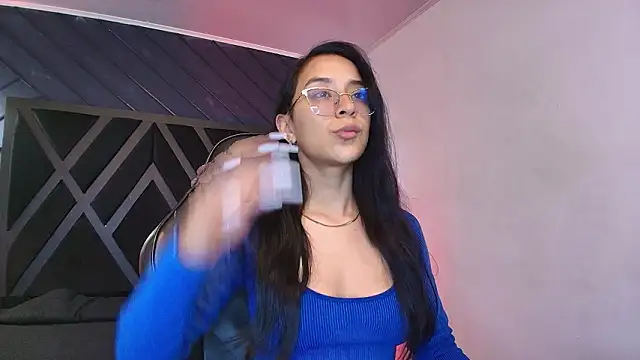 Snapshot of zoe_martins_ chatting on March 9, 2026, 5:17 pm zoe martins online show from March 9, 2026, 5:17 pm