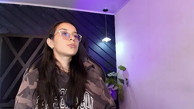 Snapshot of zoe_martins_ chatting on March 25, 2026, 5:19 pm zoe martins online show from March 25, 2026, 5:19 pm