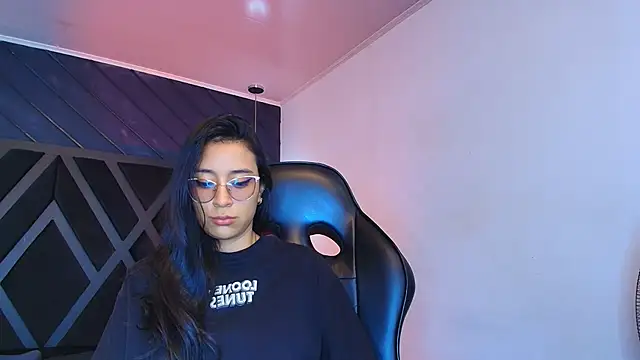Snapshot of zoe_martins_ chatting on April 19, 2026, 1:21 pm zoe martins online show from April 19, 2026, 1:21 pm