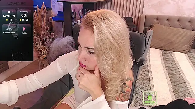 FreeBerryMILF online show from December 14, 2025, 8:35 pm