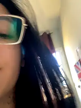 jujuarantes  2025 online show from November 12, 2025, 3:23 pm