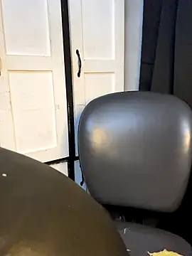 chicachocolate01 online show from November 23, 2025, 7:19 am