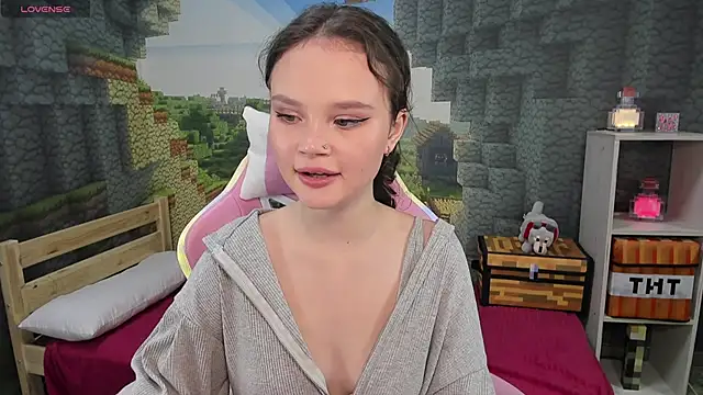 Snapshot of EmilyChaves chatting on October 18, 2025, 3:57 pm EmilyChaves online show from October 18, 2025, 3:57 pm