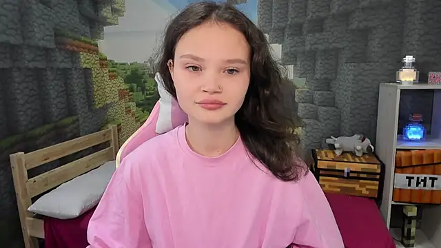 Snapshot of EmilyChaves chatting on October 20, 2025, 8:09 pm EmilyChaves online show from October 20, 2025, 8:09 pm