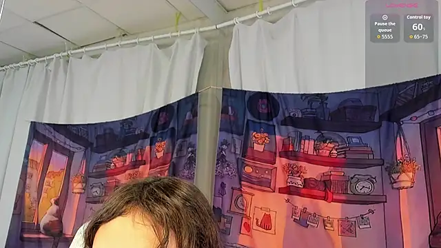 Snapshot of EmilyChaves chatting on November 10, 2025, 6:29 pm EmilyChaves online show from November 10, 2025, 6:29 pm