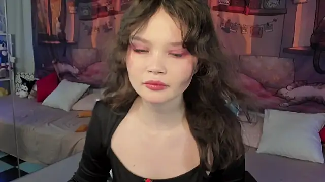 Snapshot of EmilyChaves chatting on November 13, 2025, 4:50 pm EmilyChaves online show from November 13, 2025, 4:50 pm