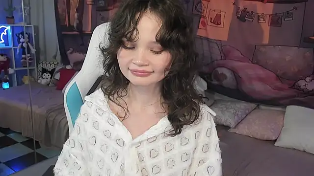 Snapshot of EmilyChaves chatting on November 22, 2025, 4:50 pm EmilyChaves online show from November 22, 2025, 4:50 pm