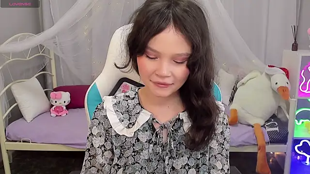 EmilyChaves online show from December 21, 2025, 4:41 am