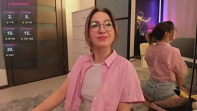 Snapshot of Annie_Leone chatting on February 10, 2026, 11:20 pm Annie Leone online show from February 10, 2026, 11:20 pm