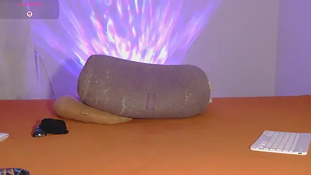 MrsNehir online show from November 12, 2025, 8:30 pm