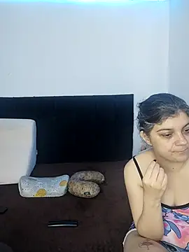 Snapshot of queemking chatting on February 1, 2026, 8:29 pm queemking online show from February 1, 2026, 8:29 pm