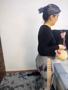 Snapshot of queemking chatting on February 19, 2026, 7:21 pm queemking online show from February 19, 2026, 7:21 pm