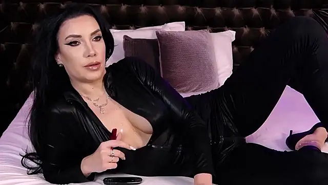 Snapshot of StephanyMillan chatting on January 10, 2026, 6:37 am StephanyMillan online show from January 10, 2026, 6:37 am