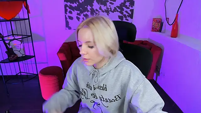 AuroraWrenfield online show from December 18, 2025, 12:27 am