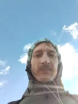 Snapshot of KokosMartin chatting on October 2, 2025, 10:44 am KokosMartin online show from October 2, 2025, 10:44 am