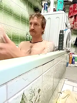 Snapshot of KokosMartin chatting on October 4, 2025, 10:08 pm KokosMartin online show from October 4, 2025, 10:08 pm