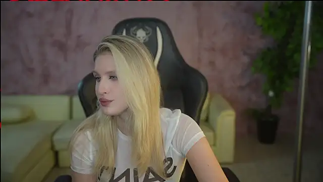 Scarlett Sweet054 online show from November 24, 2025, 4:07 pm