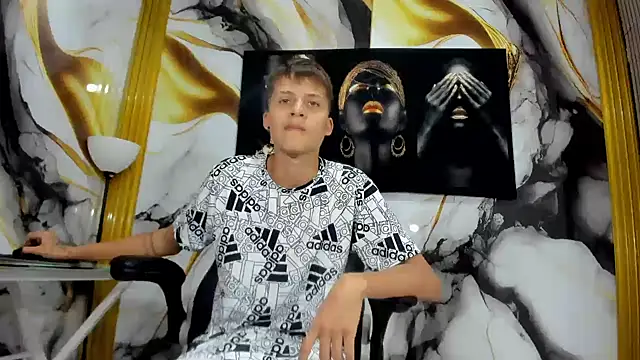 Snapshot of mono_blonde chatting on September 12, 2025, 6:30 pm mono blonde online show from September 12, 2025, 6:30 pm
