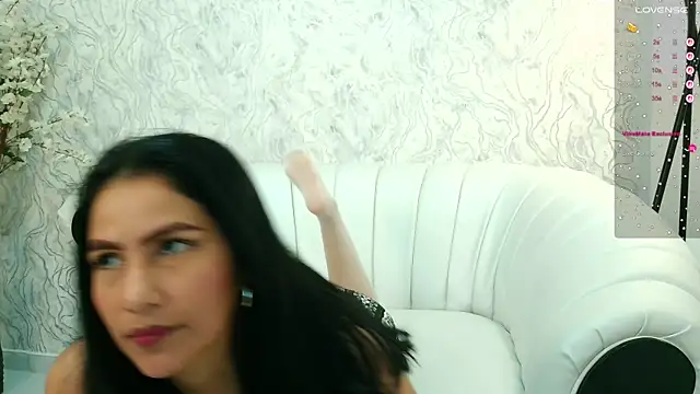 aura sanders1 online show from November 11, 2025, 12:16 pm