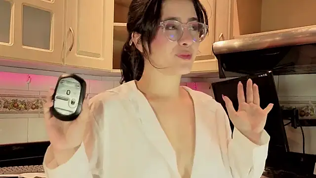 LiLLiAnderson online show from December 18, 2025, 11:49 am