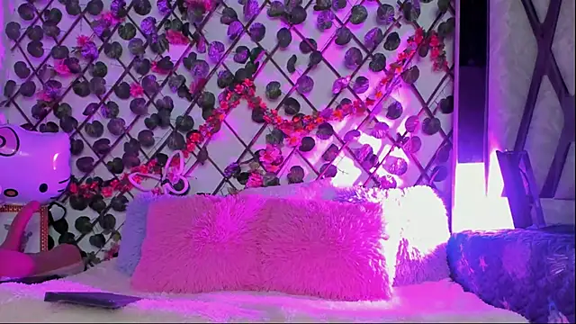 Snapshot of isabel_jaames chatting on April 4, 2026, 4:37 pm isabel jaames online show from April 4, 2026, 4:37 pm