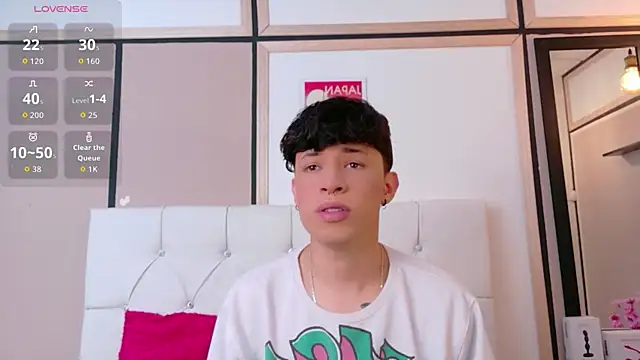 Snapshot of Axel__Evans chatting on April 13, 2026, 1:05 pm Axel Evans online show from April 13, 2026, 1:05 pm