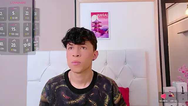 Snapshot of Axel__Evans chatting on April 14, 2026, 1:17 pm Axel Evans online show from April 14, 2026, 1:17 pm