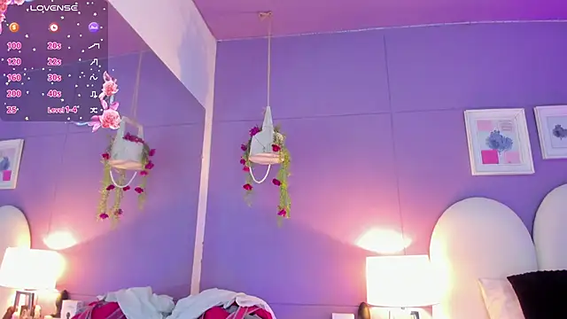 my aleja  online show from October 13, 2025, 1:22 pm