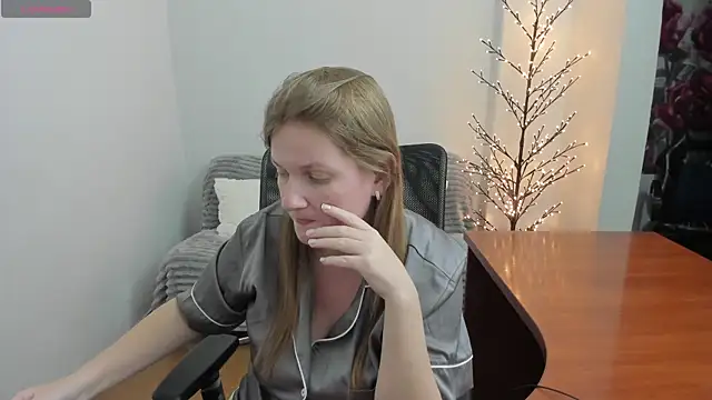 Snapshot of Alisha_Skyes chatting on December 20, 2025, 6:48 pm Alisha Skyes online show from December 20, 2025, 6:48 pm