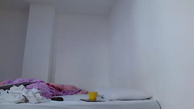 isabel 24 gil online show from March 7, 2026, 12:24 pm