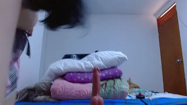 isabel 24 gil online show from April 7, 2026, 3:23 pm