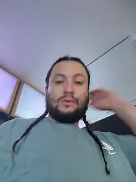 Snapshot of You-father chatting on July 1, 2026, 10:17 am You-father online show from July 1, 2026, 10:17 am