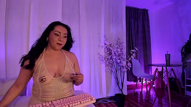sweett-mary online show from May 17, 2026, 3:26 am