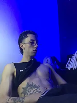 Snapshot of redmen69 chatting on March 3, 2026, 3:56 am redmen69 online show from March 3, 2026, 3:56 am