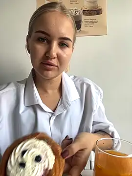 Snapshot of CandyVice chatting on November 1, 2025, 8:16 am CandyVice online show from November 1, 2025, 8:16 am