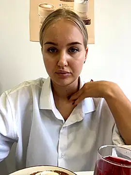 Snapshot of CandyVice chatting on November 4, 2025, 1:10 pm CandyVice online show from November 4, 2025, 1:10 pm