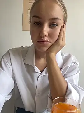 Snapshot of CandyVice chatting on November 5, 2025, 7:30 am CandyVice online show from November 5, 2025, 7:30 am