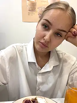 Snapshot of CandyVice chatting on November 6, 2025, 5:03 pm CandyVice online show from November 6, 2025, 5:03 pm