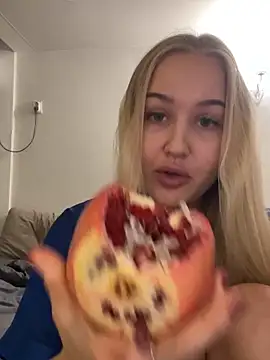 Snapshot of CandyVice chatting on November 7, 2025, 4:29 pm CandyVice online show from November 7, 2025, 4:29 pm