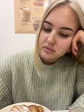 Snapshot of CandyVice chatting on November 13, 2025, 5:12 pm CandyVice online show from November 13, 2025, 5:12 pm