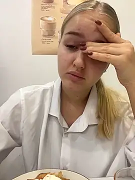 Snapshot of CandyVice chatting on November 20, 2025, 5:34 pm CandyVice online show from November 20, 2025, 5:34 pm