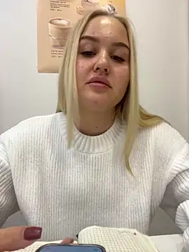 Snapshot of CandyVice chatting on November 21, 2025, 5:11 pm CandyVice online show from November 21, 2025, 5:11 pm