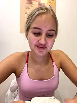 Snapshot of CandyVice chatting on November 29, 2025, 5:05 pm CandyVice online show from November 29, 2025, 5:05 pm