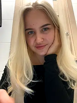 Snapshot of CandyVice chatting on December 14, 2025, 5:07 pm CandyVice online show from December 14, 2025, 5:07 pm