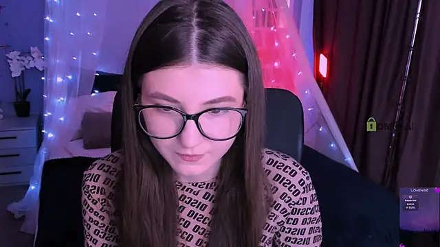 Snapshot of lissa_night chatting on December 19, 2025, 10:22 am lissa night online show from December 19, 2025, 10:22 am