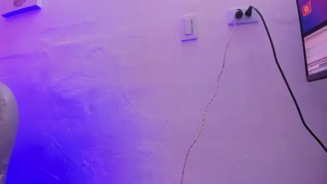 Snapshot of Ambar_Cullen chatting on October 28, 2025, 8:22 pm Ambar Cullen online show from October 28, 2025, 8:22 pm