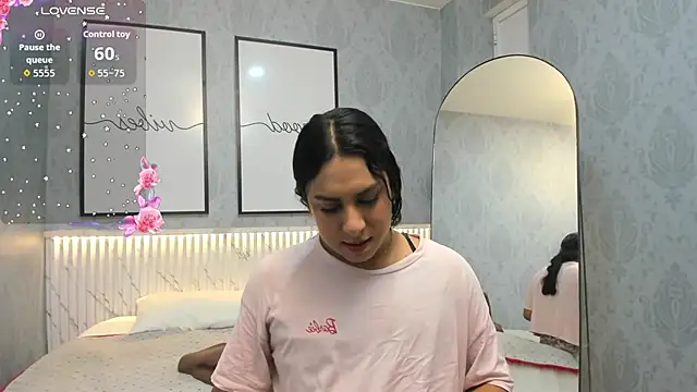 Ximenahott  online show from October 5, 2025, 10:02 am