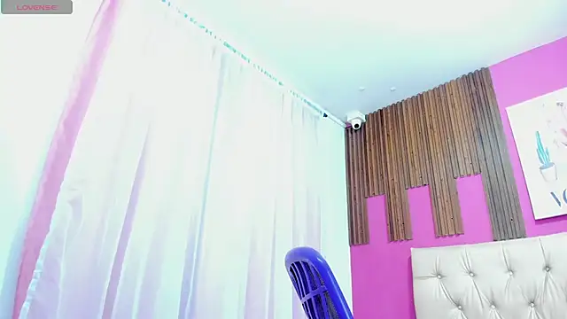 Snapshot of Lucia_Spear chatting on October 25, 2025, 12:45 pm Lucia Spear online show from October 25, 2025, 12:45 pm