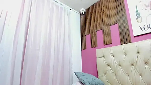 Snapshot of Lucia_Spear chatting on November 5, 2025, 12:49 pm Lucia Spear online show from November 5, 2025, 12:49 pm