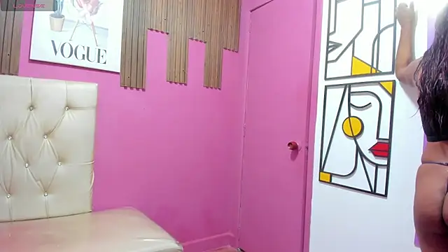 Snapshot of Lucia_Spear chatting on December 17, 2025, 12:44 pm Lucia Spear online show from December 17, 2025, 12:44 pm